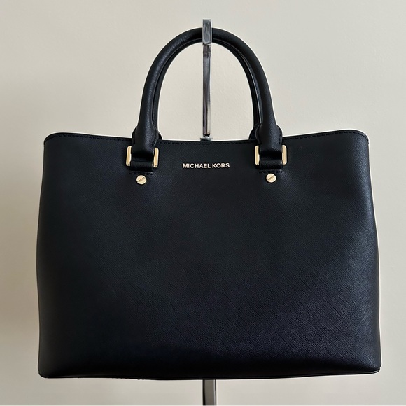 Michael Kors Handbags - Michael Kors Savannah Mid Tote